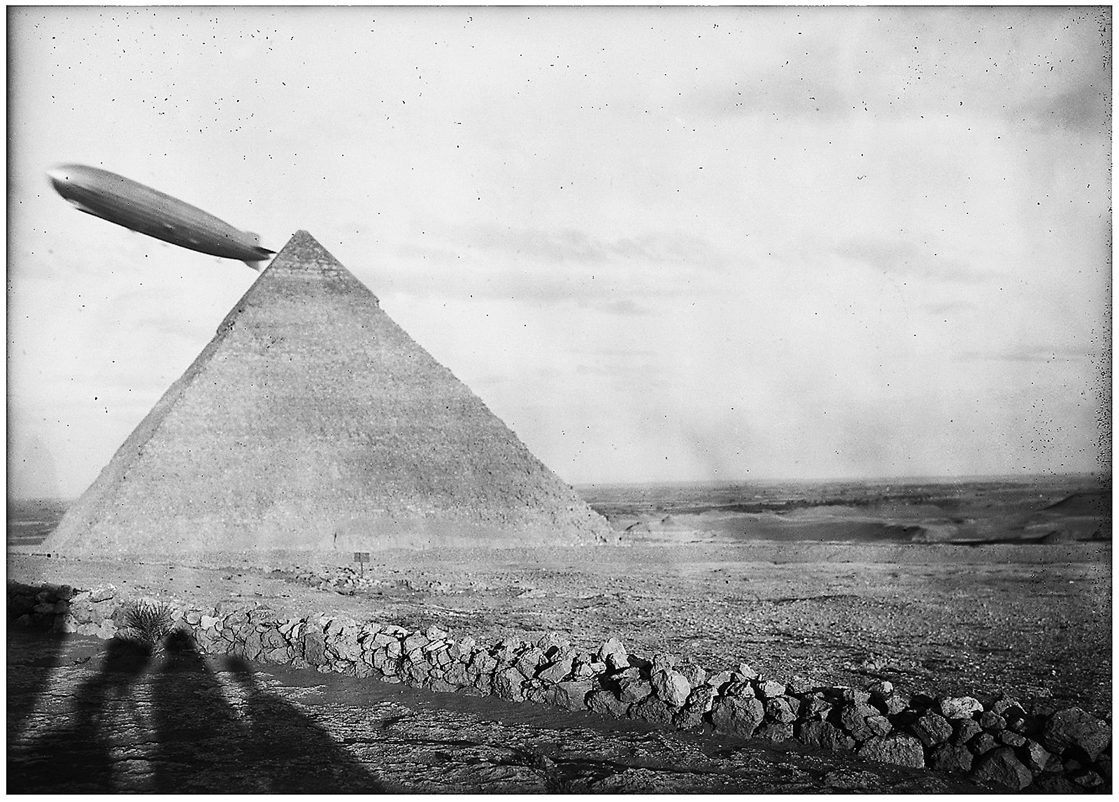 When the world’s largest airship of its time overflew the Giza Pyramid
Complex on April 11, 1931, Mohammedani Ibrahim, whose camerawork in his
later years reached beyond archeology, was there to record the historic moment.
Photo by Mohammedani Ibrahim / Museum of Fine Arts, Boston. 