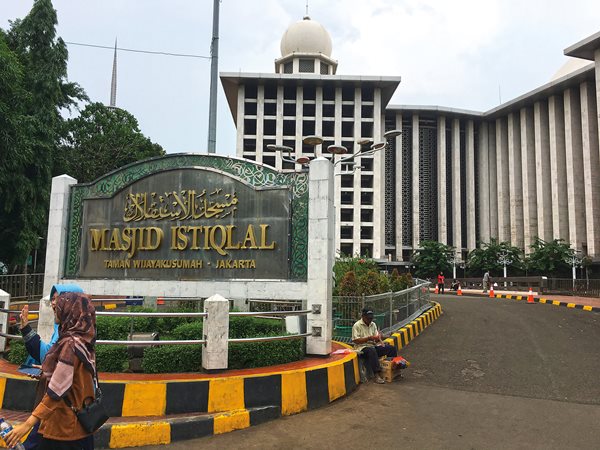  Jakarta’s Istiqlal Mosque is the largest mosque in all of Southeast Asia, and a new PV systems is expected to cut its monthly electricity bill in half.