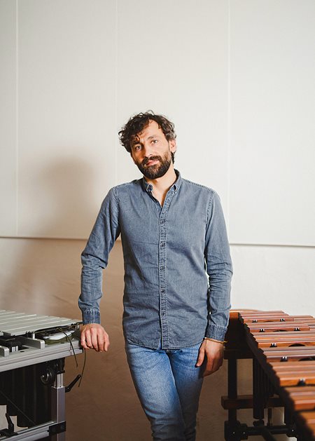 Syria-born percussionist Elias Aboud completed his musical education at Berlin’s Barenboim-Said Akademie in 2013. In December he performed with the Boulez Ensemble at the city’s Pierre Boulez Hall. Independently, Aboud and three fellow Syrian musicians formed the Ramal Ensemble whose polyrhythmic sound features both Arab and Eurocentric styles. “My hope is that my music would move you not because you are Arab but because you are a listener,” says Aboud.