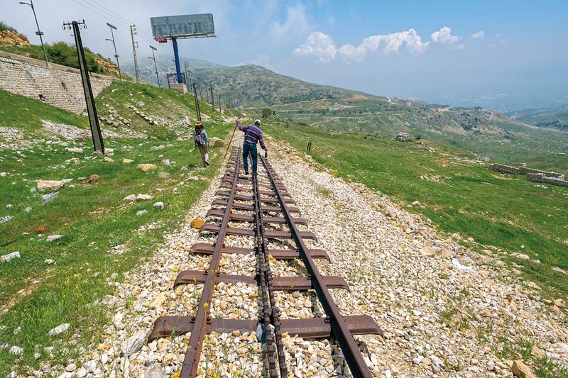 Ever since the Lebanese Civil War, many of the line’s rails have been looted by militias and profiteers. One of the sections remaining that also includes the toothed center rail lies between Dahr el Baidar and Mreijet.