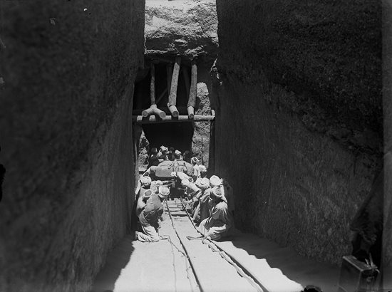 Three seasons earlier, when the sarcophagus of Nubian King Anlamani was dragged from Nuri’s Pyramid 6 on April 12, 1917, right, Ibrahim chose a point of view that used perspective and shadow to accentuate the depth of the excavation, and he tripped the shutter at a moment that communicated the heavy labor of his fellow Egyptian crewmen.